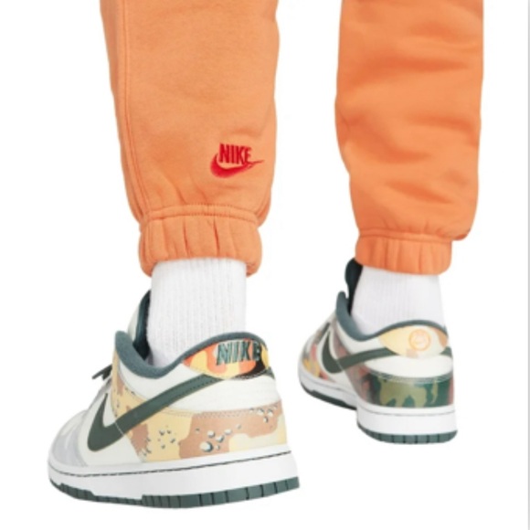 Nike Sportswear Essentials Fleece Pants In Hot Curry/Habanero Size: Large - Picture 4 of 16